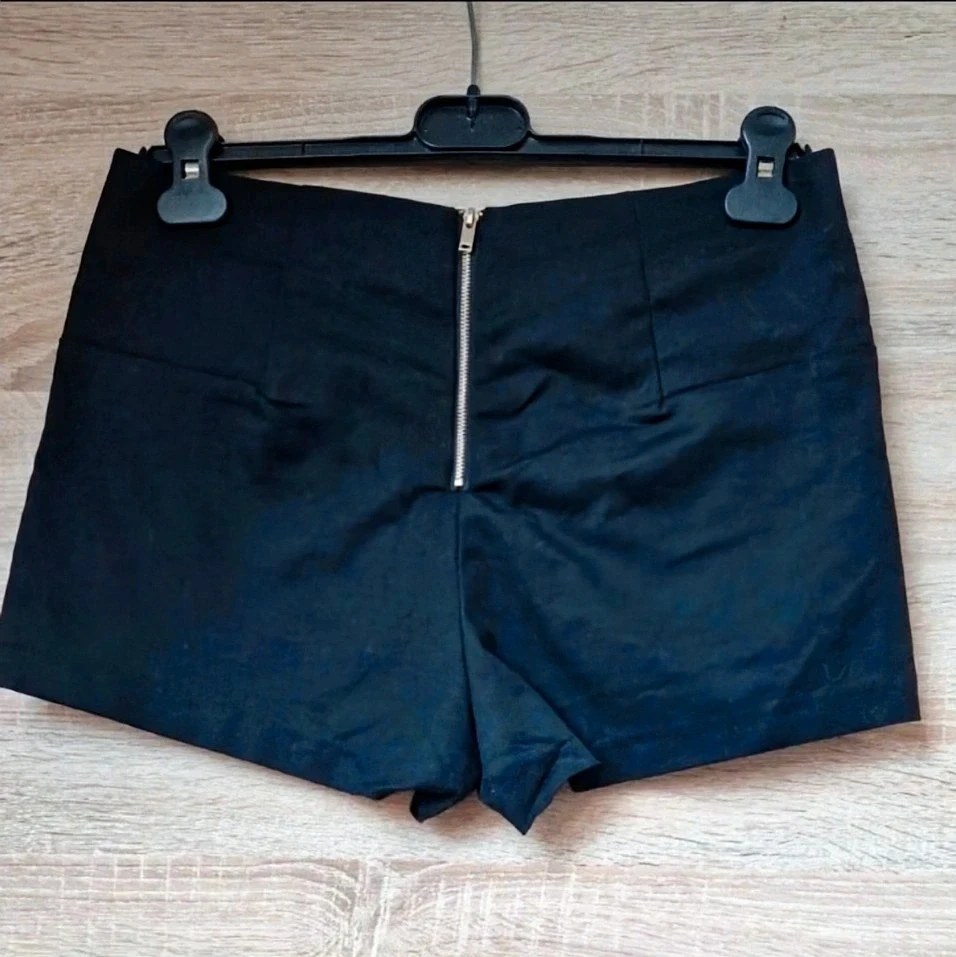 Short. – photo 2